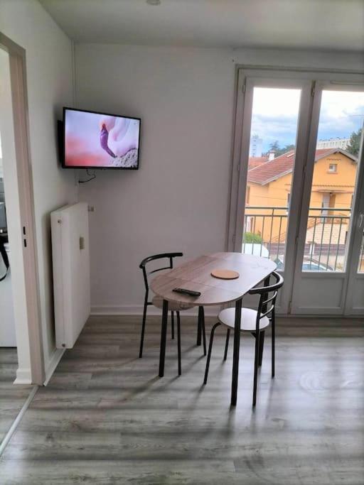 Appartement Avec Balcon Et Parking Prive Roanne Eksteriør bilde