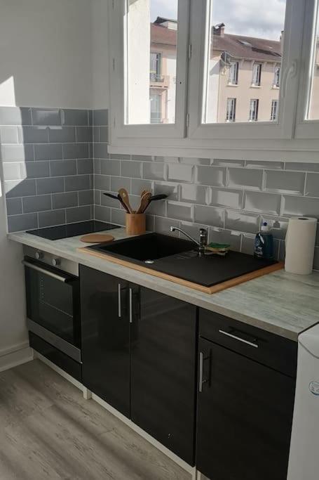 Appartement Avec Balcon Et Parking Prive Roanne Eksteriør bilde